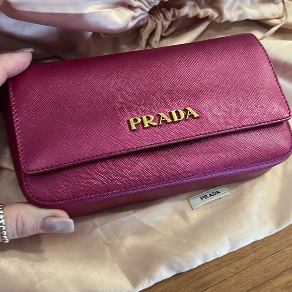 Beautiful pink Prada clutch - Picture 5 of 8